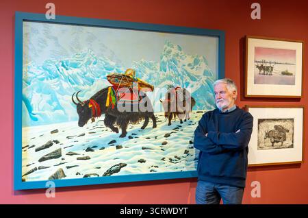 Reinhard Behrens mit Naboland-Fantasy-Gemälden mit U-Boot, Kunstausstellung in der Scottish Gallery, Edinburgh, Schottland, Großbritannien Stockfoto