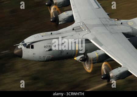 Militärische Luftfahrt in der Mach Loop, Nordwales Stockfoto
