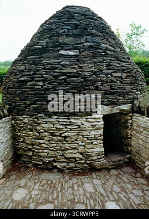 Der rekonstruierte runde Schweinestall aus dem Jahr 1800 wurde 1976 von der Hendre'r Prosser Farm in der Nähe von Pontypridd ins St Fagans National Museum of History in Cardiff verlegt. Stockfoto