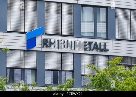 Rheinmetall, deutsches Automobil- und Rüstungshersteller-Logo auf der Außenseite des Hauptsitzes in Düsseldorf Stockfoto