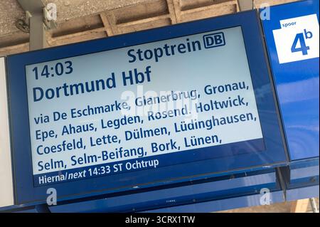 Enschede Overijssel Niederlande 26. September 2025 Abfahrten an der Enschede Station. DB Deutsche Bahn Regionalbahn Linie RB51 zwischen Dortmund und Enschede International, zug, Verkehr, Personenverkehr, Reise, reis, Stopps, Stockfoto