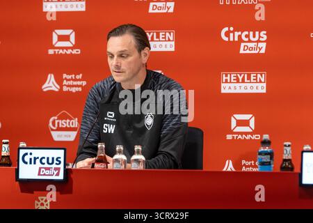 Antwerpen, Belgien. Oktober 2025. Antwerpener Cheftrainer Stef Wils wurde während einer Pressekonferenz der belgischen Fußballmannschaft Royal Antwerp FC am Freitag, den 3. Oktober 2025, in Antwerpen gezeigt. Während dieser Pressekonferenz wird der Verein das Spiel gegen Cercle Brugge diskutieren. BELGA FOTO ZENO DRUYTS Credit: Belga News Agency/Alamy Live News Stockfoto