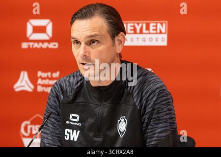 Antwerpen, Belgien. Oktober 2025. Antwerpener Cheftrainer Stef Wils wurde während einer Pressekonferenz der belgischen Fußballmannschaft Royal Antwerp FC am Freitag, den 3. Oktober 2025, in Antwerpen gezeigt. Während dieser Pressekonferenz wird der Verein das Spiel gegen Cercle Brugge diskutieren. BELGA FOTO ZENO DRUYTS Credit: Belga News Agency/Alamy Live News Stockfoto