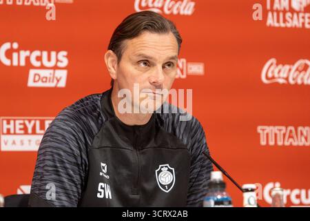 Antwerpen, Belgien. Oktober 2025. Antwerpener Cheftrainer Stef Wils wurde während einer Pressekonferenz der belgischen Fußballmannschaft Royal Antwerp FC am Freitag, den 3. Oktober 2025, in Antwerpen gezeigt. Während dieser Pressekonferenz wird der Verein das Spiel gegen Cercle Brugge diskutieren. BELGA FOTO ZENO DRUYTS Credit: Belga News Agency/Alamy Live News Stockfoto