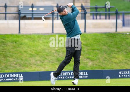 St. Andrews, Schottland. Oktober 2025. Schwedens Jens Dantorp schlägt in der zweiten Runde der Alfred Dunhill Links Championship auf dem Old Course ab. Quelle: Tim Gray/Alamy Live News Stockfoto