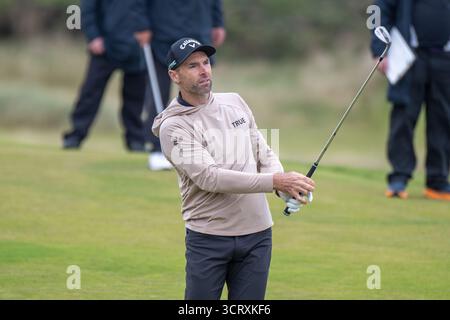Kingsbarns, Schottland. Oktober 2025. Oliver Wilson spielte in der zweiten Runde der Alfred Dunhill Links Championship seinen Annäherungsschuss auf den 6. Platz. Quelle: Tim Gray/Alamy Live News Stockfoto