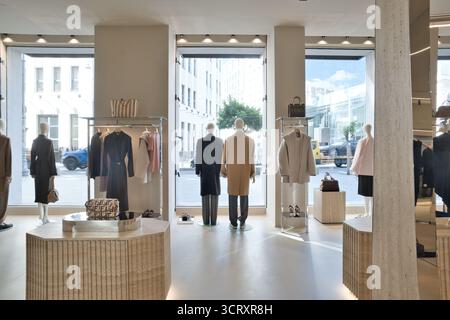 Elegantes Boutique mit verschiedenen Mode-Luxusmarken Stockfoto