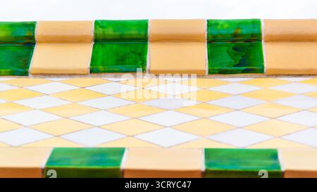 Barcelone, Spanien - 12. Juli 2025: Die farbenfrohe Dekoration des Balkons von Casa Vicens in Barcelone Spanien Stockfoto