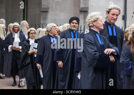 London, Großbritannien. Oktober 2025. Richter und Angehörige der Rechtsberufe beginnen das juristische Jahr mit einem Gottesdienst in der Westminster Abbey in London und begeben sich dann zu einem Empfang im House of Parliament, der vom Lord Chancellor veranstaltet wird. Quelle: SOPA Images Limited/Alamy Live News Stockfoto