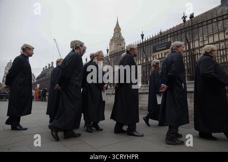 London, Großbritannien. Oktober 2025. Richter und Angehörige der Rechtsberufe beginnen das juristische Jahr mit einem Gottesdienst in der Westminster Abbey in London und begeben sich dann zu einem Empfang im House of Parliament, der vom Lord Chancellor veranstaltet wird. Quelle: SOPA Images Limited/Alamy Live News Stockfoto