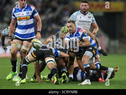 3. Oktober 2025, Kapstadt, Westkap, Südafrika: Stormers' DEWALDT DUVENAGE während des United Rugby Championship Matches zwischen den Stormers und Ospreys im Eröffnungsspiel der United Rugby Championship im Cape Town Stadium in Kapstadt, Südafrika. (Kreditbild: © Bertram Malgas/ZUMA Press Wire) NUR REDAKTIONELLE VERWENDUNG! Nicht für kommerzielle ZWECKE! Stockfoto
