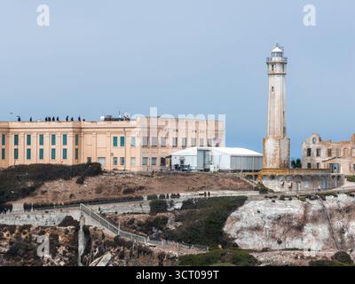 Luftaufnahme der Insel Alcatraz mit Gefängnis und Leuchtturm Stockfoto