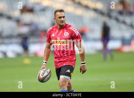 3. Oktober 2025, Kapstadt, Westkap, Südafrika: Stormers' DEWALDT DUVENAGE während des United Rugby Championship Matches zwischen den Stormers und Ospreys im Eröffnungsspiel der United Rugby Championship im Cape Town Stadium in Kapstadt, Südafrika. (Kreditbild: © Bertram Malgas/ZUMA Press Wire) NUR REDAKTIONELLE VERWENDUNG! Nicht für kommerzielle ZWECKE! Stockfoto