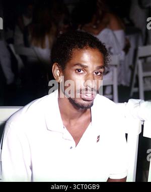 4. September 1999, East Hamptons, New York, USA: EAGLE EYE CHERRY bei P Diddy aka Puffy Combs' jährlichem Labor Day Kochen und Party, bei der jeder weiß zu Hause in East Hampton, Long Island, tragen muss. Im Jahr 1998 kündigte Sean Combs, alias Diddy, seine Ankunft in East Hampton an, indem er eine Labor Day Party in seinem neuen Haus am Hedges Banks Drive veranstaltete. Was der Hip-Hop-Mogul lieferte, war die erste Folge einer Reihe von Sommer-White Partys, die schließlich nach St. Tropez und Beverly Hills zogen. (Credit Image: © Hugh Edwards/Globe Photos via ZUMA Press Wire) NUR REDAKTIONELLE VERWENDUNG! Nicht Stockfoto