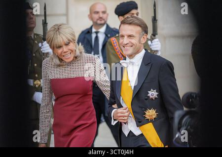 Luxemburg-Stadt, Luxemburg. Oktober 2025. Der französische Präsident Emmanuel Macron und seine Frau Brigitte Macron treffen am 3. Oktober 2025 zum Galadinner im Großherzoglichen Palast in Luxemburg-Stadt ein. Quelle: Aleksandr Nagornyi/Alamy Live News Stockfoto