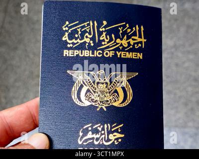Pass der Republik Jemen, Jemen-Pass, Regierungsdokument, das von jemenitischen Bürgern für internationale Reisen verwendet wird, ausgestellt von Immigration and Natural Stockfoto