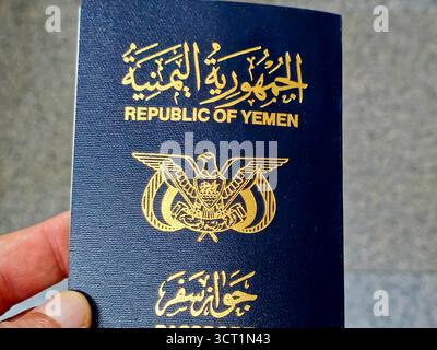 Pass der Republik Jemen, Jemen-Pass, Regierungsdokument, das von jemenitischen Bürgern für internationale Reisen verwendet wird, ausgestellt von Immigration and Natural Stockfoto