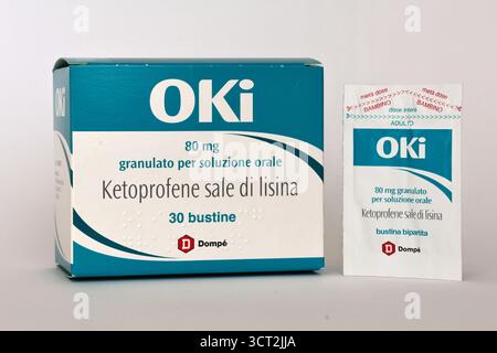 OKI 80 mg Lösung zum Einnehmen Granulat, Ketoprofen-Lysinsalz, hergestellt aus Dompé Farmaceutici. Entzündungshemmendes Arzneimittel zur Schmerzlinderung und Entzündung Stockfoto