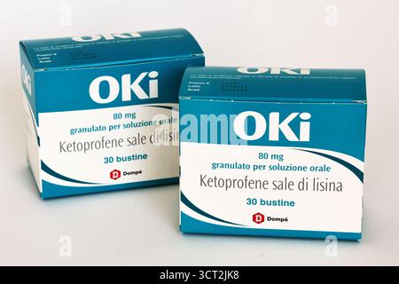OKI 80 mg Lösung zum Einnehmen Granulat, Ketoprofen-Lysinsalz, hergestellt aus Dompé Farmaceutici. Entzündungshemmendes Arzneimittel zur Schmerzlinderung und Entzündung Stockfoto