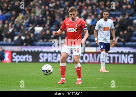 Preston, England. Oktober 2025. Greg Docherty während der Sky Bet EFL Championship zwischen Preston North End und Charlton Athletic im Deepdale Stadium, Preston. Kyle Andrews/Alamy Live News Stockfoto