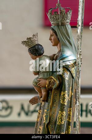 Fuengirola, Malaga, Spanien. 28. September 2025. Detail des Bildes der Jungfrau des Rosenkranzes während der Wallfahrt, die jedes Jahr in Fuengirola gefeiert wird Stockfoto