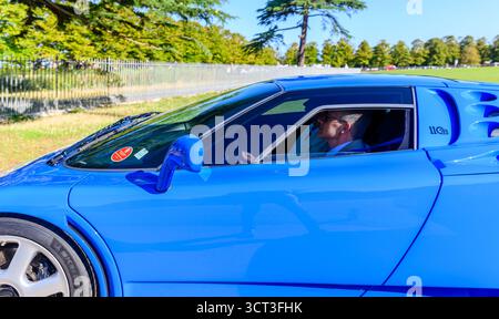 Ankunft in Hampton Court für den Concours of Elegance 2025 Stockfoto