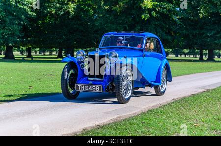 Ankunft in Hampton Court für den Concours of Elegance 2025 Stockfoto