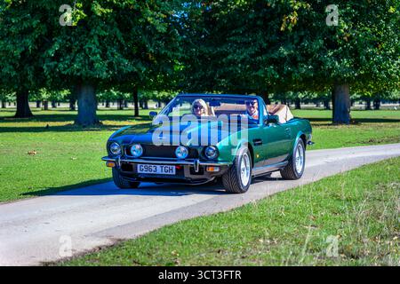 Ankunft in Hampton Court für den Concours of Elegance 2025 Stockfoto