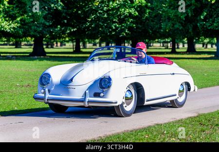 Ankunft in Hampton Court für den Concours of Elegance 2025 Stockfoto