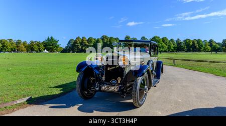 Ankunft in Hampton Court für den Concours of Elegance 2025 Stockfoto