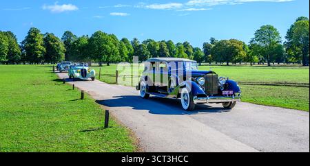Ankunft in Hampton Court für den Concours of Elegance 2025 Stockfoto