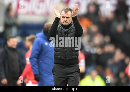 Preston, England. Oktober 2025. Nathan Jones nach dem Sky Bet EFL Championship Spiel zwischen Preston North End und Charlton Athletic im Deepdale Stadium in Preston. Kyle Andrews/Alamy Live News Stockfoto