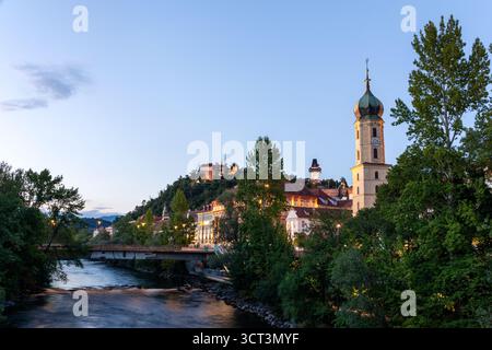 Graz, Österreich - 1. September 2025: Blick auf Graz mit Mur und Schlossberg von der Tegetthoff-Brücke Stockfoto