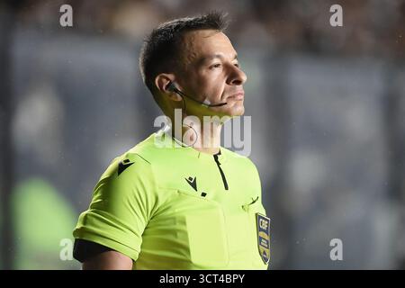 Rio de Janeiro, Brasilien, 24. September 2025. Fußballschiedsrichter beim Spiel Vasco gegen Bahia für den Brasilien-Cup 2025 im Stadion São Januário. Stockfoto