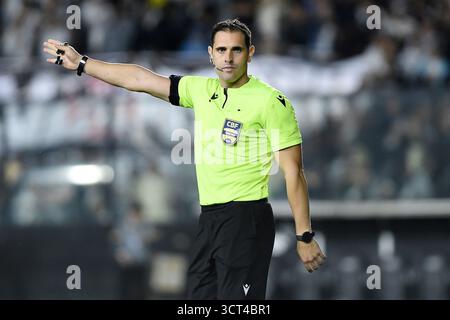 Rio de Janeiro, Brasilien, 24. September 2025. Fußballschiedsrichter beim Spiel Vasco gegen Bahia für den Brasilien-Cup 2025 im Stadion São Januário. Stockfoto