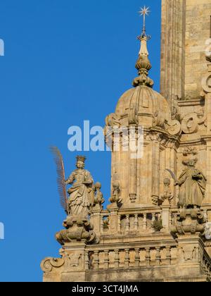 Statuen der Kathedrale Santiago de Compostela des Caraca-Turms Stockfoto