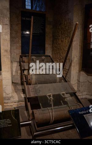 Mittelalterliche Folterständer-Ausstellung im Tower of London, England Stockfoto