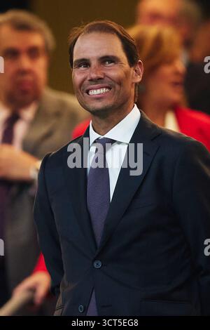 MADRID, SPANIEN - 04. OKTOBER: Der ehemalige Tennisspieler Rafael Nadal wird vor dem LaLiga EA Sports Spiel zwischen Real Madrid CF und Villarreal CF am 4. Oktober 2025 im Estadio Santiago Bernabeu in Madrid, Spanien, auf den Tribünen gesehen. (Foto: QSP) Guthaben: QSP/Alamy Live News Stockfoto
