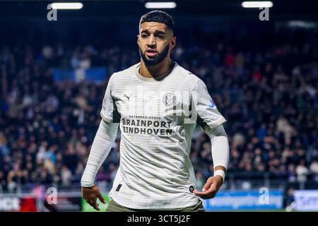 Zwolle, Niederlande. Oktober 2025. Ismael Saibari von PSV Eindhoven sieht sich beim Eredivisie-Spiel zwischen PEC Zwolle und PSV am 4. Oktober 2025 im MAC³PARK Stadion in Zwolle an. (Credit: Warz Brinkerhof/MTB-Photo/Alamy Live News) Credit: MTB Photo/Alamy Live News Stockfoto