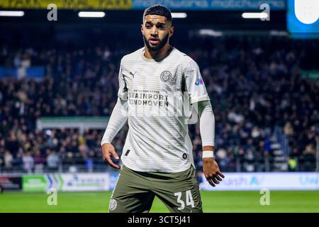 Zwolle, Niederlande. Oktober 2025. Ismael Saibari von PSV Eindhoven sieht sich beim Eredivisie-Spiel zwischen PEC Zwolle und PSV am 4. Oktober 2025 im MAC³PARK Stadion in Zwolle an. (Credit: Warz Brinkerhof/MTB-Photo/Alamy Live News) Credit: MTB Photo/Alamy Live News Stockfoto