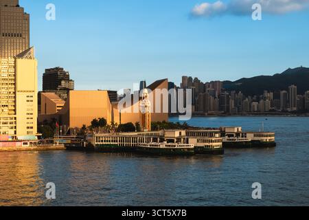 Der Uhrenturm am Südufer von Tsim Sha Tsui, Kowloon, Hongkong, China Stockfoto
