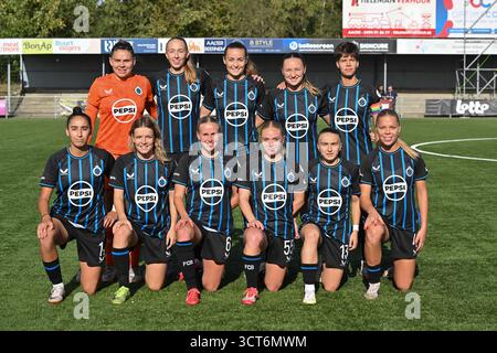 Team von Club Brugge YLA mit bis zu L bis R Torhüter Jorijn Covent (87) von Club YLA Lisa Petry (9) Club YLA Sterre Gielen (14) Club YLA Moisa Van Koot (2) Club YLA Isabelle Iliano (18) von Club YLA von L zu R Rania Boutiebi (11) von Club YLA Rebekka Frederiksen (7) von Club YLA Amber Van Heeswijk (6) von Club YLA Kayra Nelemans (55) von Club YLA Angel Kerkhove (13) von Club YLA Amy Littel (4) von Club YLA, das während eines Frauenfußballspiels zwischen Club Brugge Dames YLA und KVC Westerlo ON abgebildet wurde der 5. Spieltag der Saison 2025-2026 der belgischen Lotto Womens sup Stockfoto