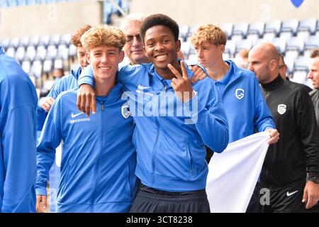 Genk, Belgien. Oktober 2025. Jugendspieler von KRC Genk, vor einem Fußballspiel zwischen KRC Genk und FCV Dender EH, am Sonntag, den 5. Oktober 2025 in Genk, einem Spiel des 10. Tages der ersten Liga der Jupiler Pro League 2025-2026 der belgischen Meisterschaft. BELGA FOTO JILL DELSAUX Credit: Belga News Agency/Alamy Live News Stockfoto