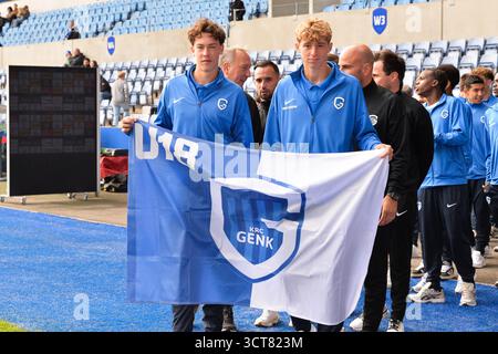 Genk, Belgien. Oktober 2025. Jugendspieler von KRC Genk, vor einem Fußballspiel zwischen KRC Genk und FCV Dender EH, am Sonntag, den 5. Oktober 2025 in Genk, einem Spiel des 10. Tages der ersten Liga der Jupiler Pro League 2025-2026 der belgischen Meisterschaft. BELGA FOTO JILL DELSAUX Credit: Belga News Agency/Alamy Live News Stockfoto