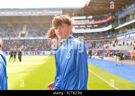Genk, Belgien. Oktober 2025. Jugendspieler von KRC Genk, vor einem Fußballspiel zwischen KRC Genk und FCV Dender EH, am Sonntag, den 5. Oktober 2025 in Genk, einem Spiel des 10. Tages der ersten Liga der Jupiler Pro League 2025-2026 der belgischen Meisterschaft. BELGA FOTO JILL DELSAUX Credit: Belga News Agency/Alamy Live News Stockfoto