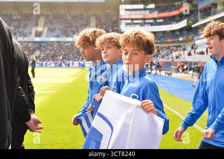 Genk, Belgien. Oktober 2025. Jugendspieler von KRC Genk, vor einem Fußballspiel zwischen KRC Genk und FCV Dender EH, am Sonntag, den 5. Oktober 2025 in Genk, einem Spiel des 10. Tages der ersten Liga der Jupiler Pro League 2025-2026 der belgischen Meisterschaft. BELGA FOTO JILL DELSAUX Credit: Belga News Agency/Alamy Live News Stockfoto
