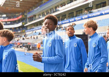 Genk, Belgien. Oktober 2025. Jugendspieler von KRC Genk, vor einem Fußballspiel zwischen KRC Genk und FCV Dender EH, am Sonntag, den 5. Oktober 2025 in Genk, einem Spiel des 10. Tages der ersten Liga der Jupiler Pro League 2025-2026 der belgischen Meisterschaft. BELGA FOTO JILL DELSAUX Credit: Belga News Agency/Alamy Live News Stockfoto