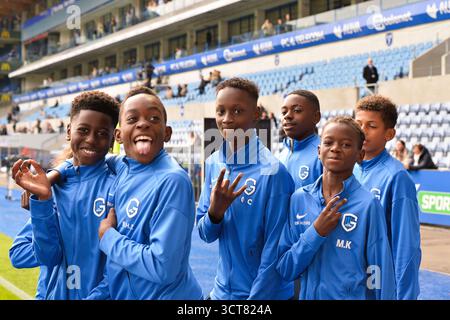 Genk, Belgien. Oktober 2025. Jugendspieler von KRC Genk, vor einem Fußballspiel zwischen KRC Genk und FCV Dender EH, am Sonntag, den 5. Oktober 2025 in Genk, einem Spiel des 10. Tages der ersten Liga der Jupiler Pro League 2025-2026 der belgischen Meisterschaft. BELGA FOTO JILL DELSAUX Credit: Belga News Agency/Alamy Live News Stockfoto