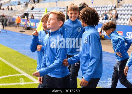Genk, Belgien. Oktober 2025. Jugendspieler von KRC Genk, vor einem Fußballspiel zwischen KRC Genk und FCV Dender EH, am Sonntag, den 5. Oktober 2025 in Genk, einem Spiel des 10. Tages der ersten Liga der Jupiler Pro League 2025-2026 der belgischen Meisterschaft. BELGA FOTO JILL DELSAUX Credit: Belga News Agency/Alamy Live News Stockfoto