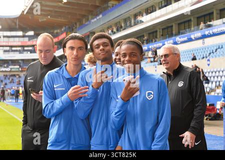 Genk, Belgien. Oktober 2025. Jugendspieler von KRC Genk, vor einem Fußballspiel zwischen KRC Genk und FCV Dender EH, am Sonntag, den 5. Oktober 2025 in Genk, einem Spiel des 10. Tages der ersten Liga der Jupiler Pro League 2025-2026 der belgischen Meisterschaft. BELGA FOTO JILL DELSAUX Credit: Belga News Agency/Alamy Live News Stockfoto